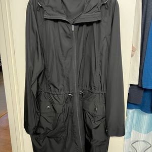 Jjill easy pack EUC rain coat with hood.